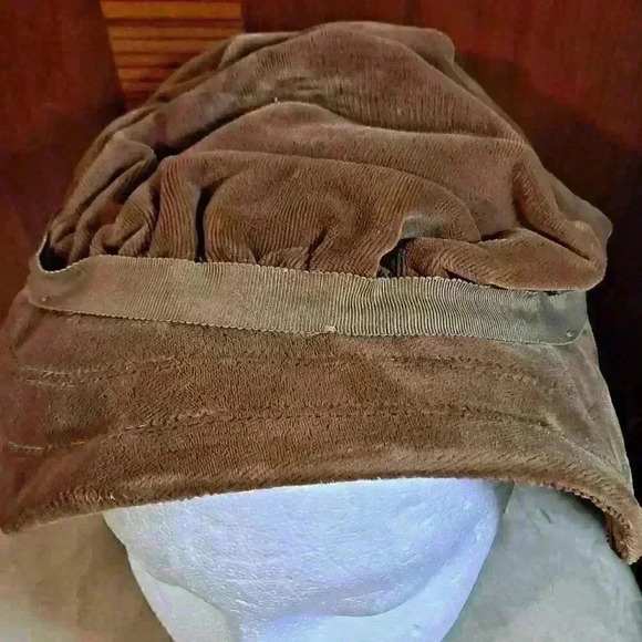 Vintage Ladies 50s Velvet Type Caramel Brown Ruched Hat - Picture 1 of 8